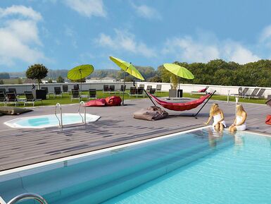s-helmond-wellness-terras-zwembad