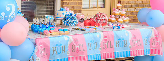 Gedekte tafel voor een babyshower