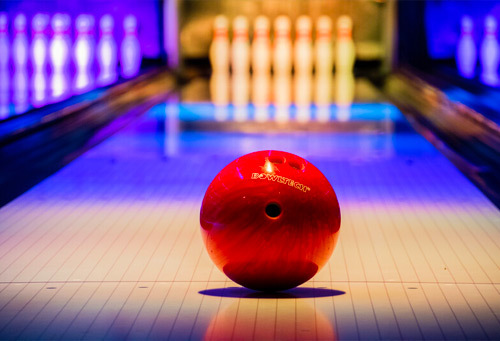 bowlingbal op de baan