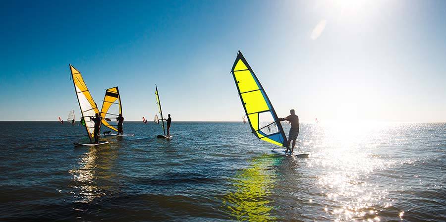 windsurfers in actie