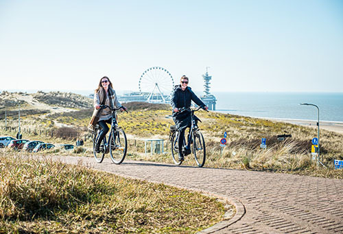 Samen fietsen in Scheveningen