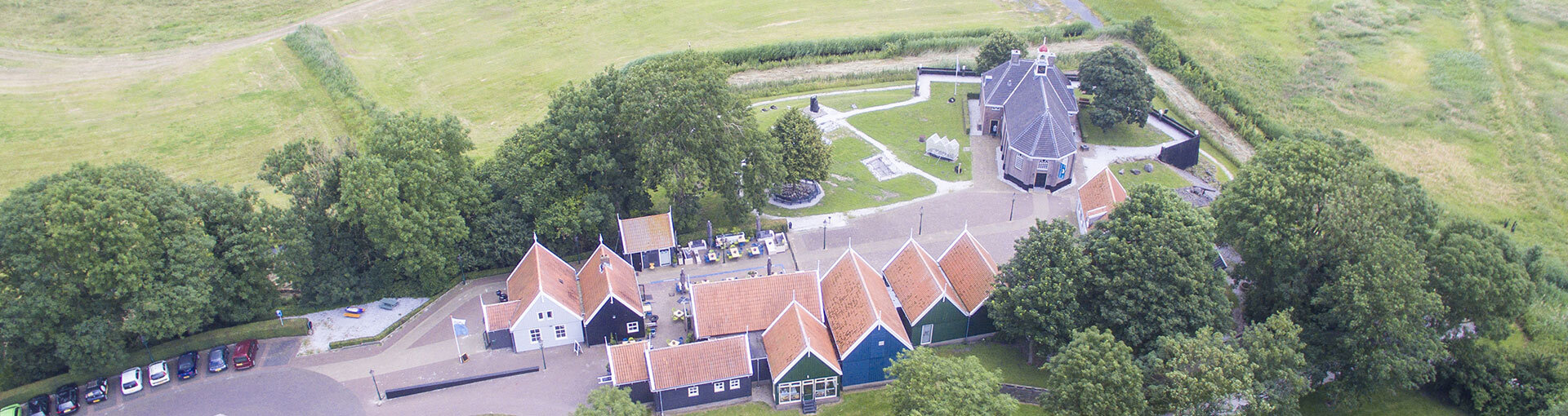 Luchtfoto van Museum Schokland