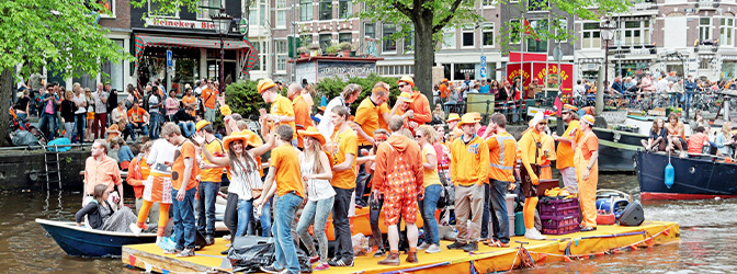 672 x 250 Koningsdag boot Amsterdam