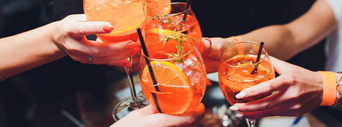 672 x 250 Cocktail Aperol Spritz