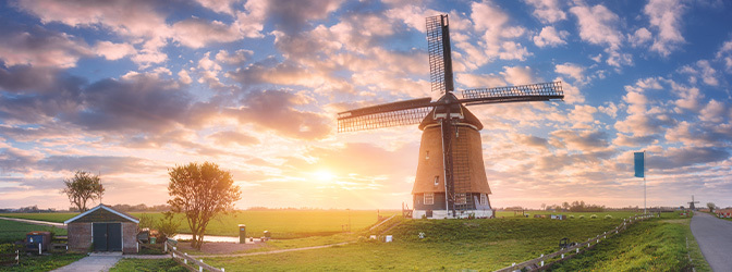 672 x 250 Molen tijdens zonsopgang