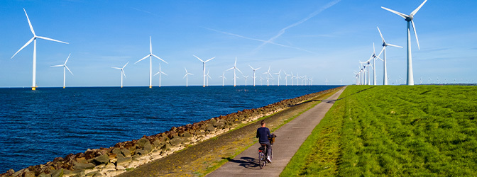 672 x 250 Fietsen langs windmolens