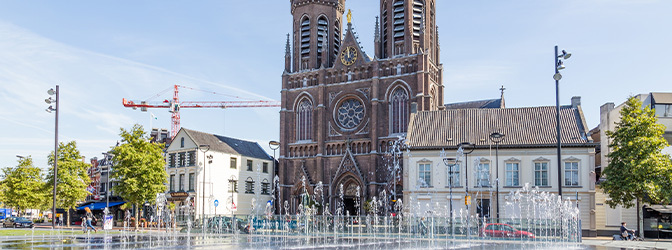 672 x 250 Historisch centrum Tilburg kerk en fontein