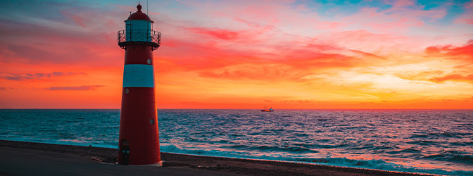 672 x 250 Vuurtoren strand Zeeland zonsondergang