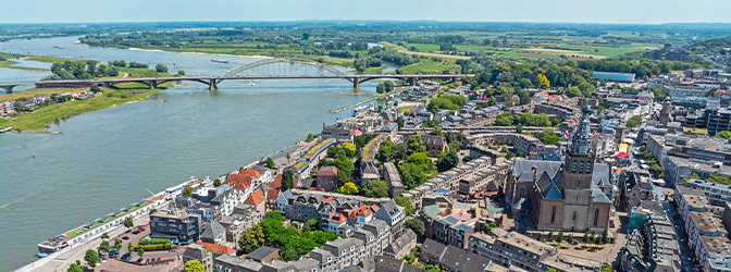 672 x 250 Nijmegen stad luchtfoto