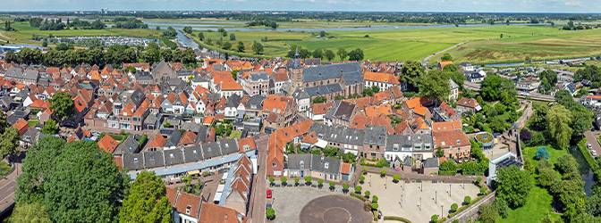 672 x 250 Hanzestad Hattem Luchtfoto