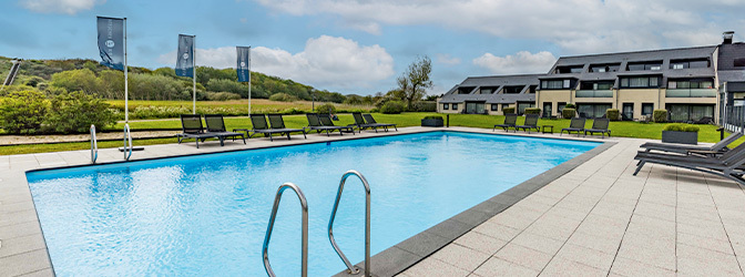 672 x 250 Outdoor pool Beachhotel Zuiderduin Westkapelle Zeeland
