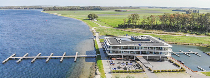 672 x 250 Fletcher Hotel Restaurant Veerse Meer Exterieur Pand