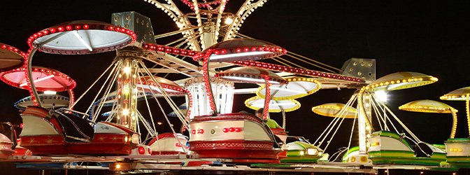 672 x 250 Kermis Draaimolen