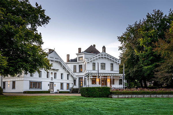 Man en vrouw op de fiets