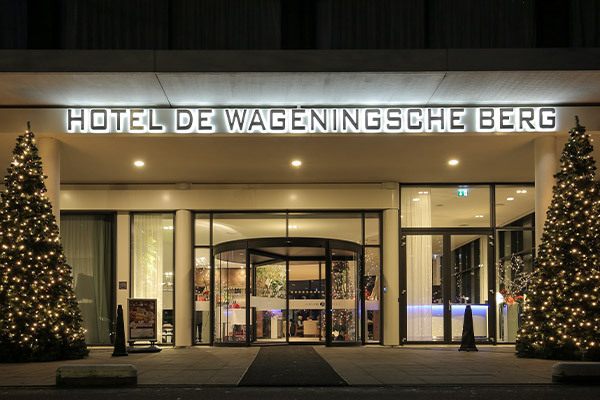 Man en vrouw op de fiets