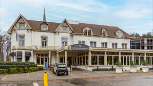 Pand ingang Fletcher Hotel-Restaurant Apeldoorn