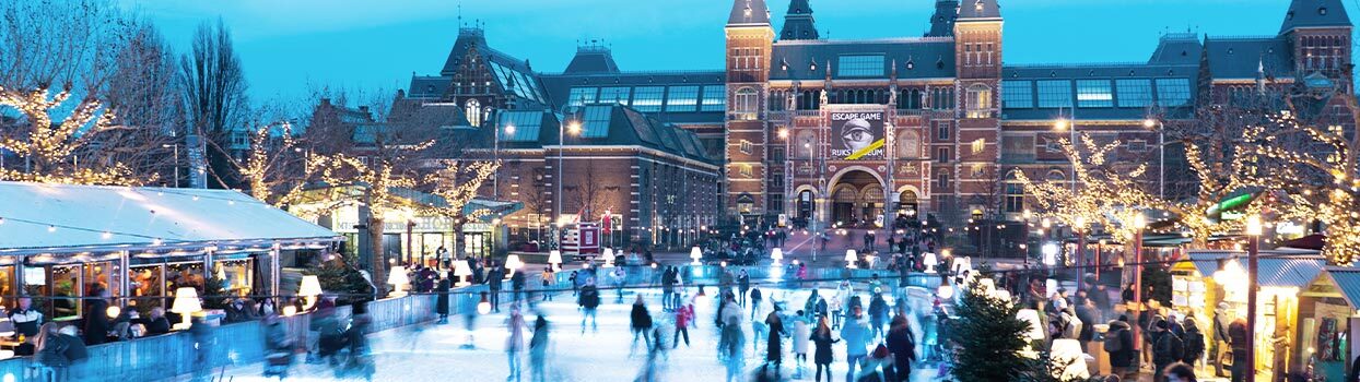Sfeerbeeld van een kerstmarkt in Amsterdam