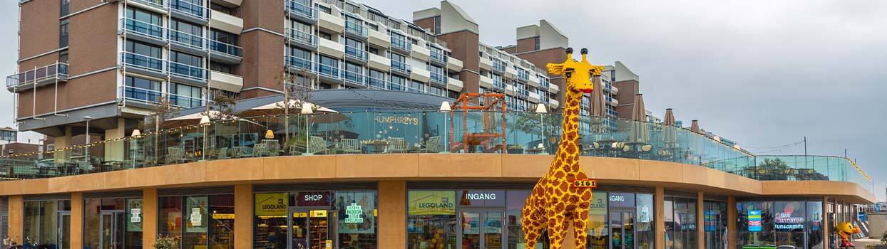 Giraffe verwelkomt u in legoland