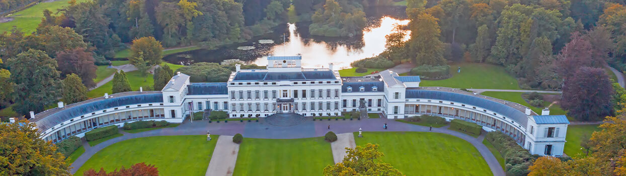 Paleis Soestdijk in Baarn met de voortuinen