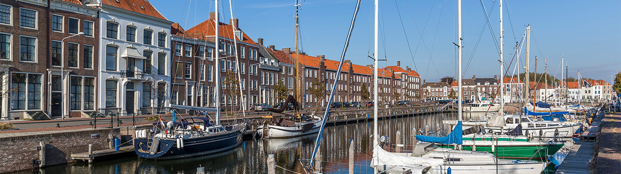 Zijlboten in het water in Middelburg