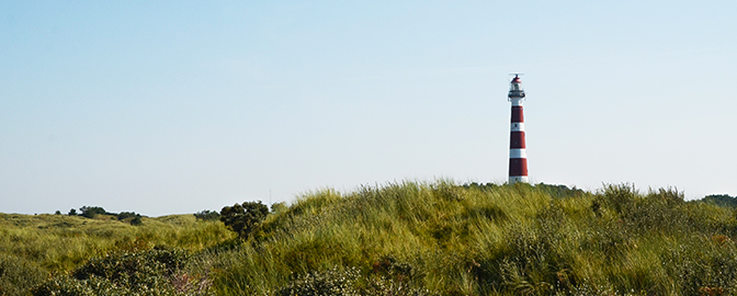 Vuutoren en de duinen op Ameland