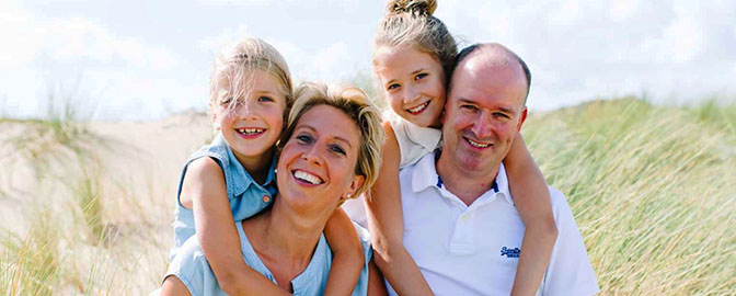 Gezin op strand Noordwijk