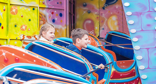 Kinderen in een attractie