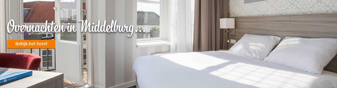 Sfeerbeeld van een hotelkamer met balkon