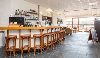 Bar bij Fletcher Badhotel Callantsoog
