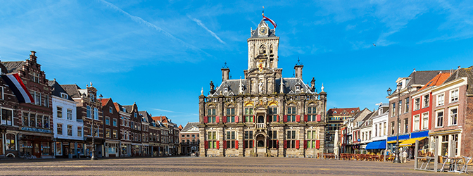 Stadhuis van Delft met mooi weer